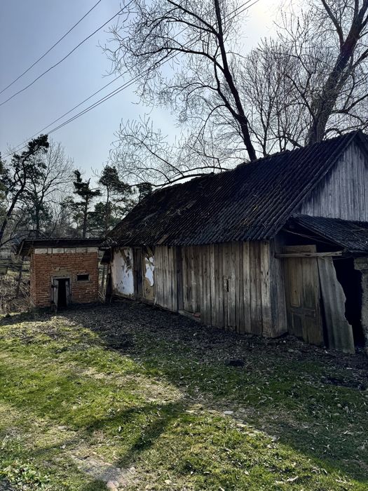 Будинок у с. Вишнів з документами