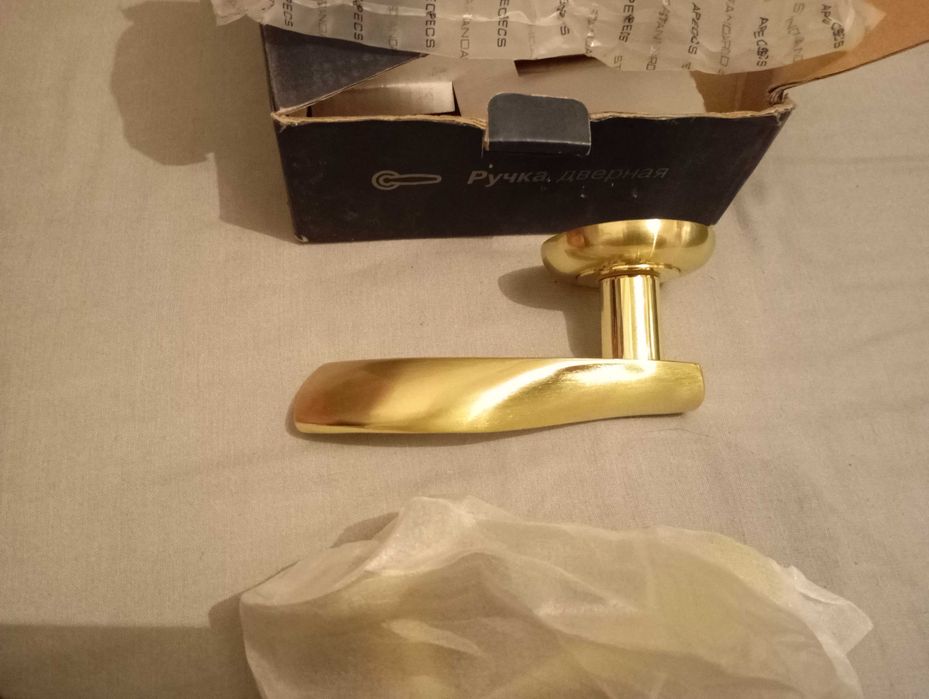 Продам дверную ручку
