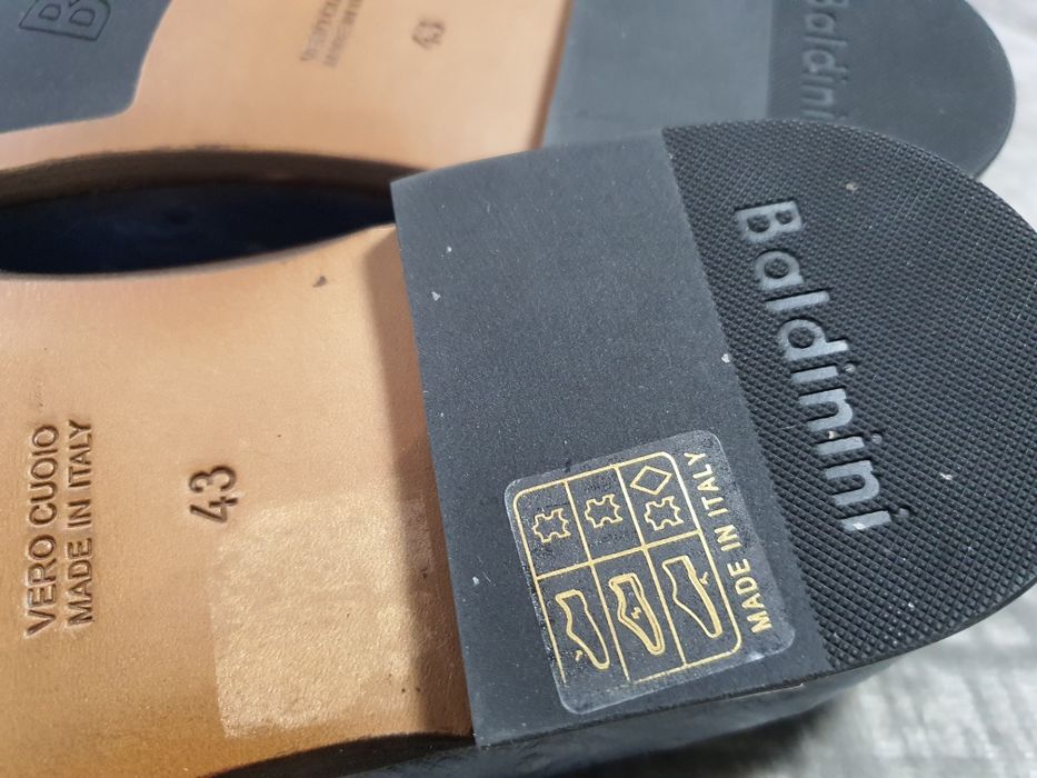 BALDININI.Wyjątkowe półbuty męskie ze skóry stylizowanej na strusią.