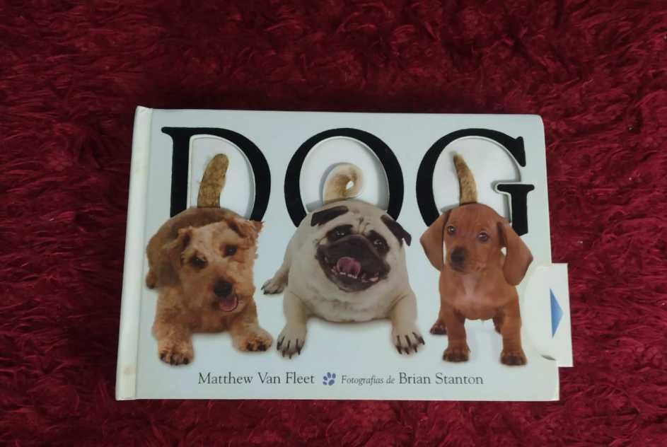 Livro Dogs sobre Raças de Cães com texturas / relevo