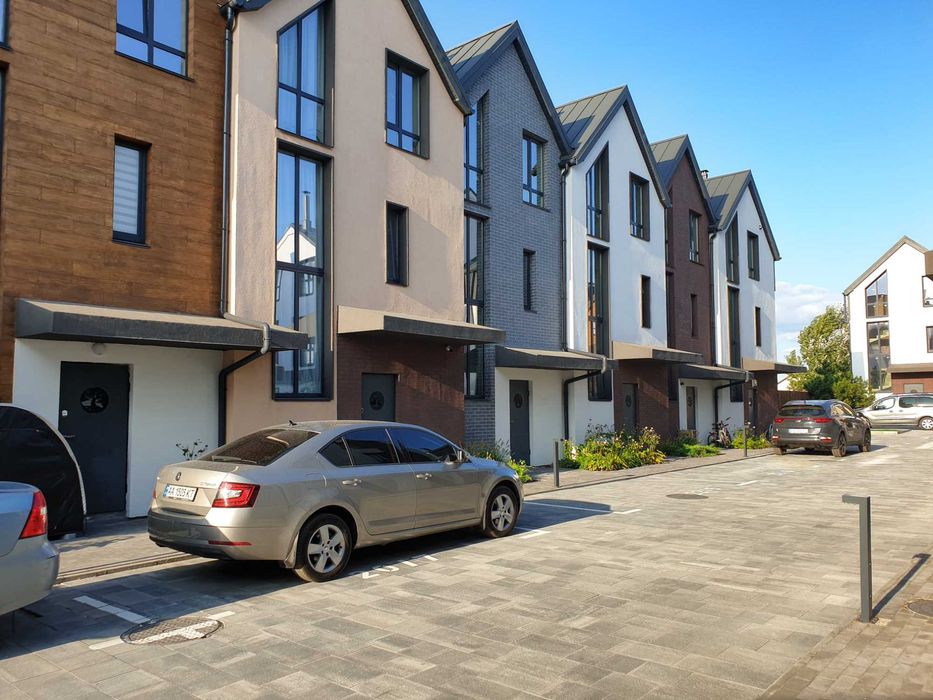 Таунхаус під чистову обробку в Києві. Жуляни. 89 м2