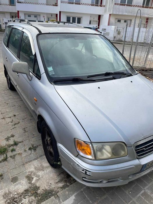 Hyundai Trajet vende-se inteiro, não para peças