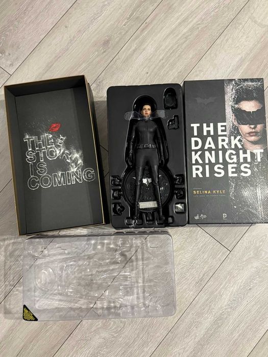 Figurka Catwoman Hot Toys, skala 1/6
