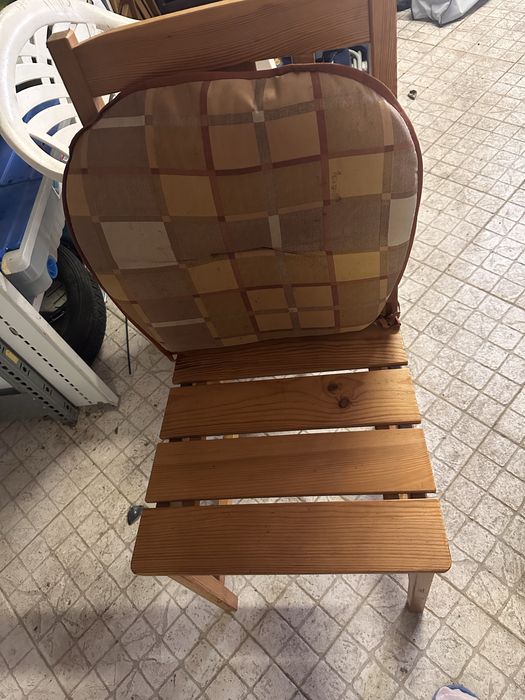 Conjunto de 6 cadeiras de madeira