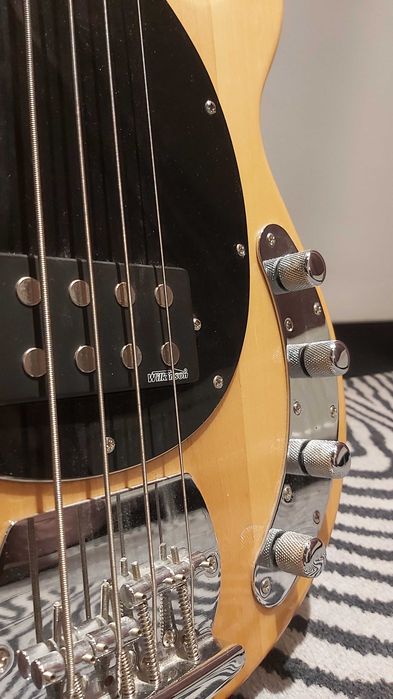 Gitara basowa Vintage V964