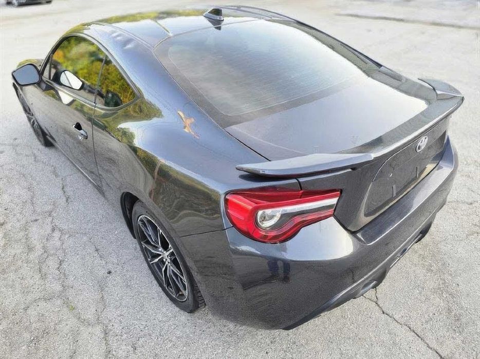 Toyota GR86      2017