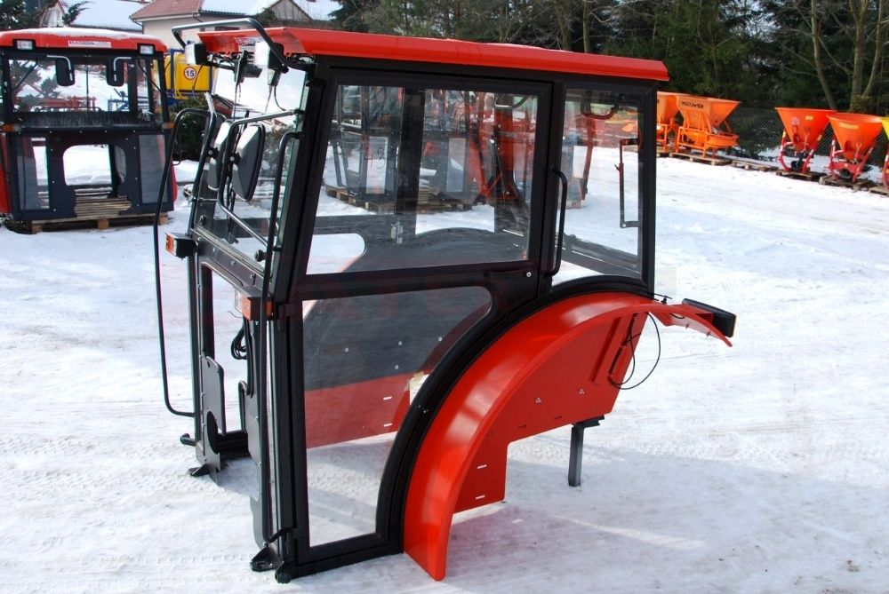 Kabina MF 235 255 z kołami 28" lub 32" sadownicza zwężona (OGRODNIK)