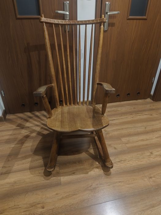 Fotel bujany drewniany