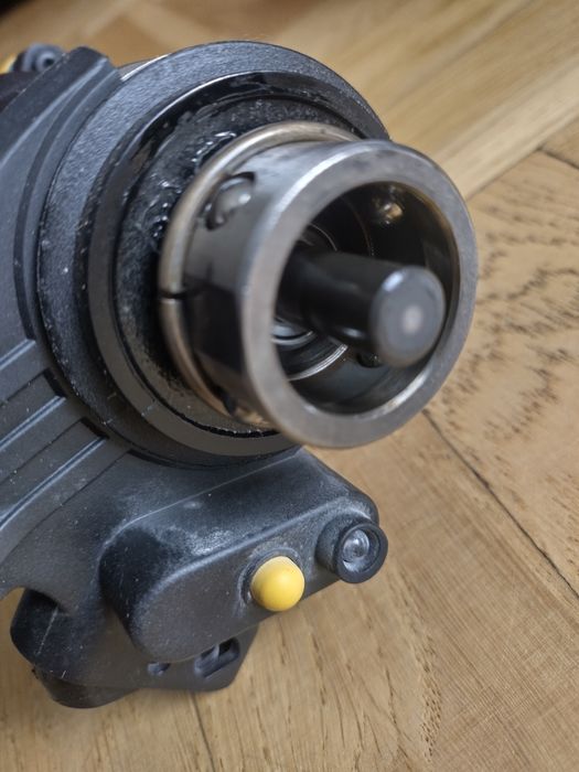 Młotowiertarka Dewalt D25144  3.0J SDS-PLUS  900W  JAK NOWA 2025