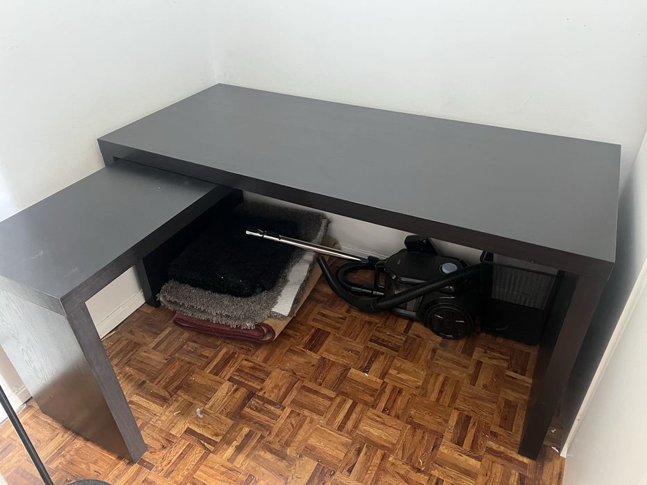Vende se mesa e cadeira para escritorio