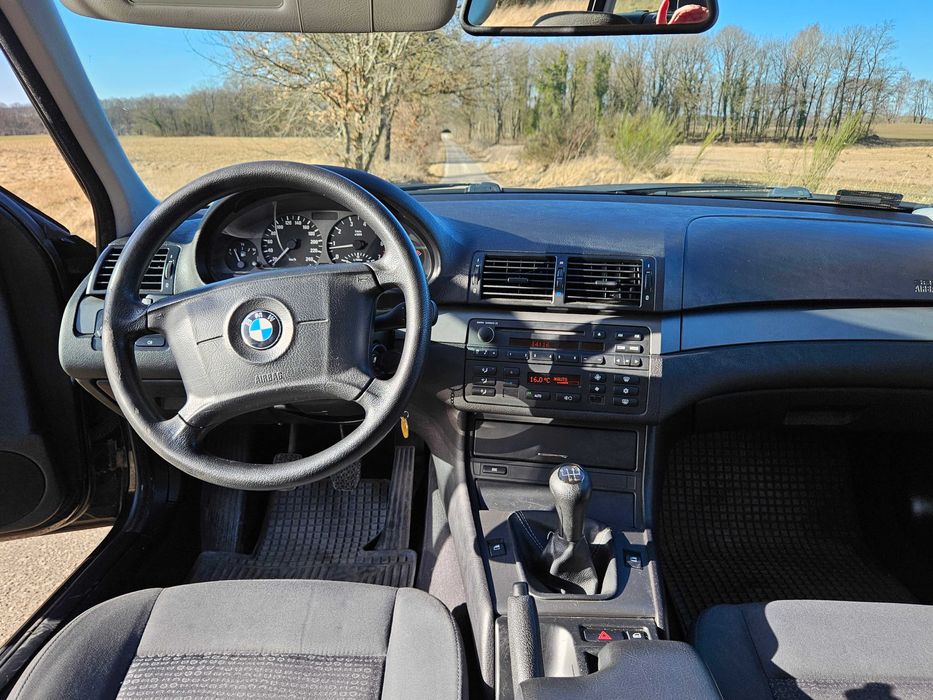 BMW 318i Touring E46