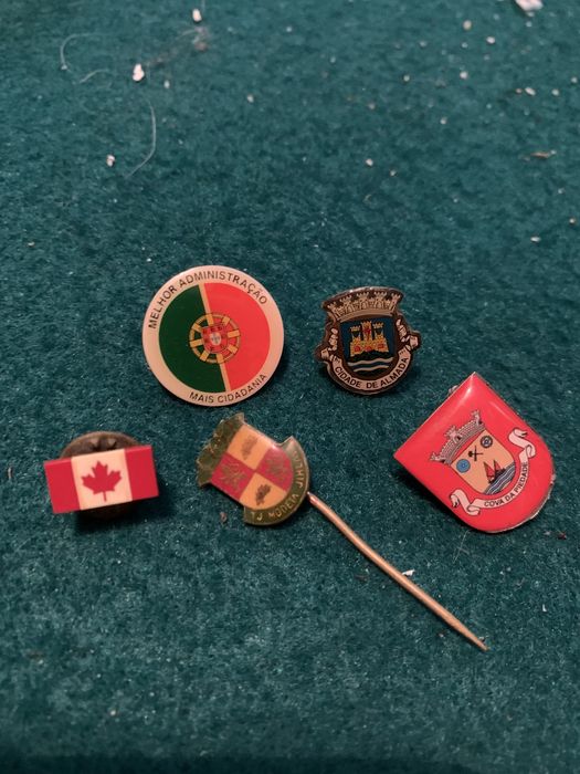 Lote de pins antigos e recentes