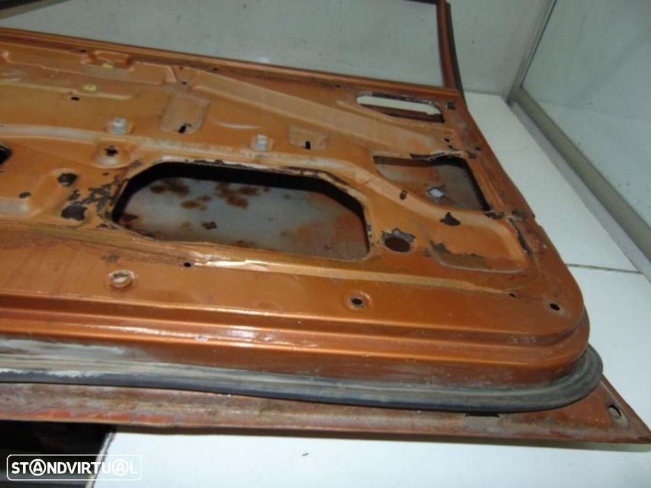 Toyota KE30 3pt porta direita