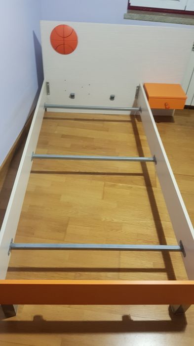 Cama solteiro em ótimo estado