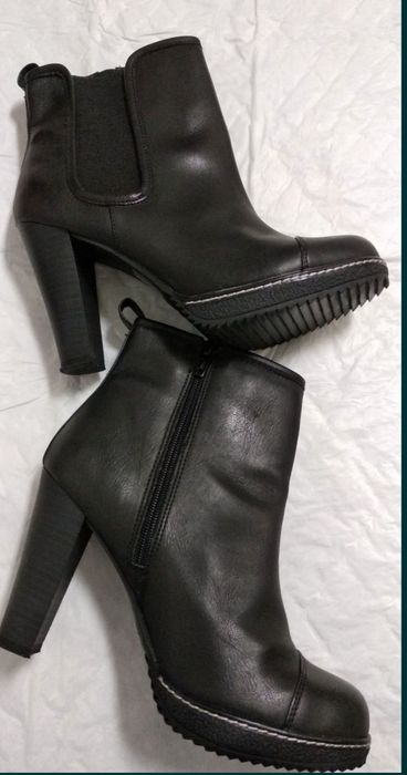 Botas para senhora, como novas.