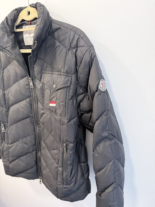 Casaco Moncler em pena natural em bom estado L
