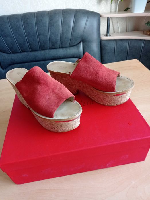 Круті шльопанці Zara, натуральна шкіра