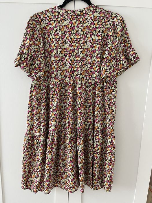 Kolorowa sukienka w kwiatki różowa luźna oversize sinsay cs 34 36 s