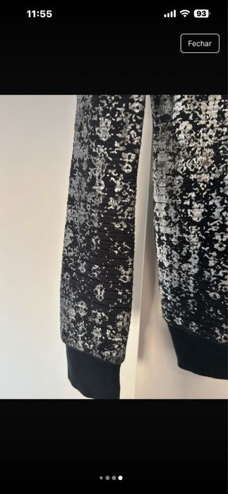 Camisola preta e prateada