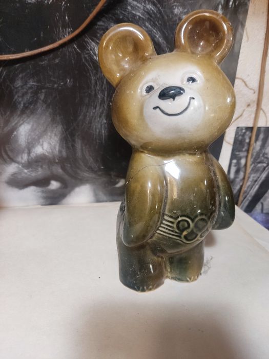 Фарфоровая статуэтка