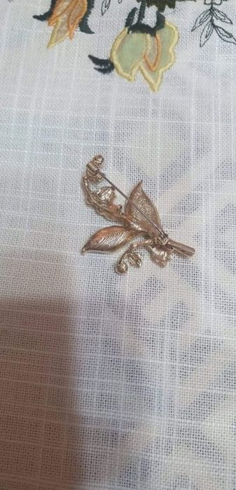 Piękna nowa, duża broszka, konwalie.