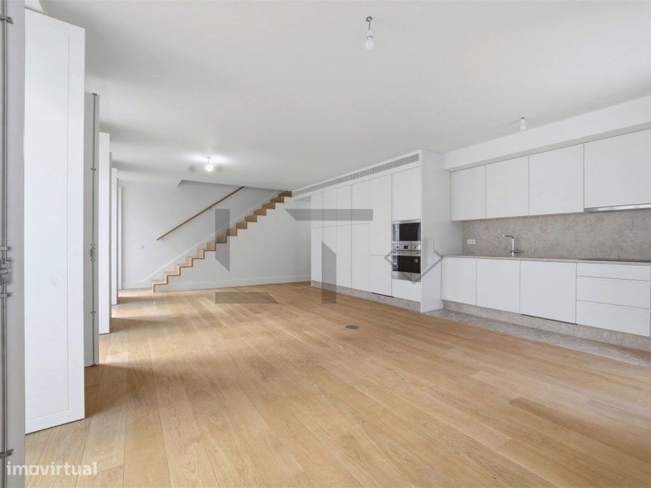 Apartamento T2 com Garagem para Venda junto à Av. da Liberdade, Lisboa
