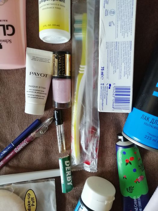 Лот косметики  .