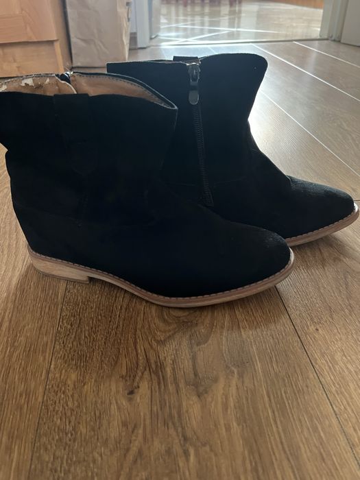 Buty saszki na delikatnym koturnie