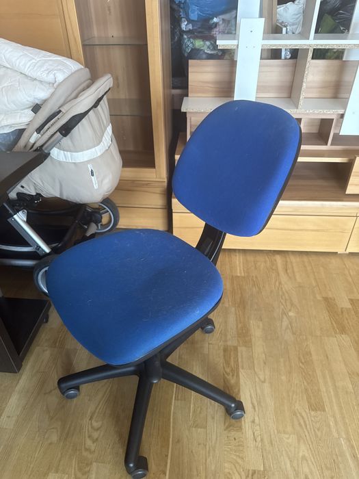 Компюткрний стіл і крісло