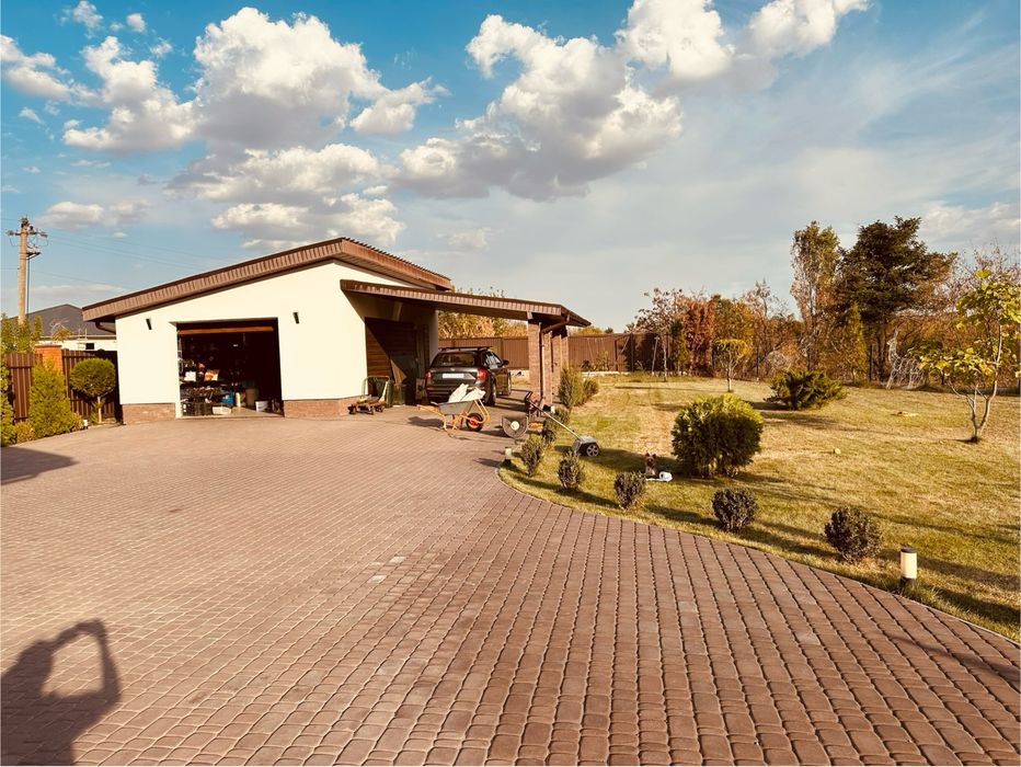 Продажа нового 2-эт. Дома 260м2 район Лесопарковая.