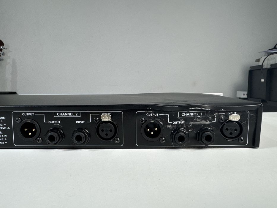Equalizador dbx 215s