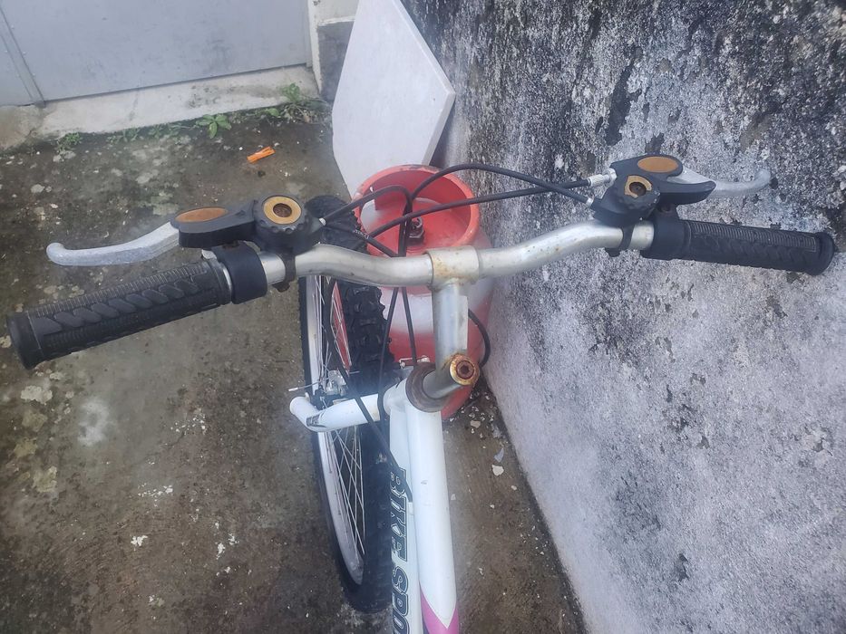 Used bicycle in current condition64740959329025121