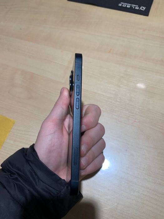 Продам 13 айфон на 128 гб в хорошому стані.