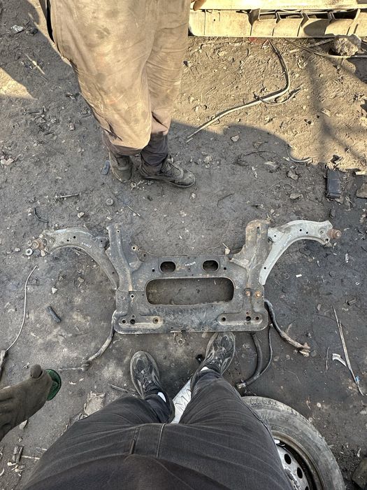 Подрамник передний рычиг пежо партнер ситроен берлинго