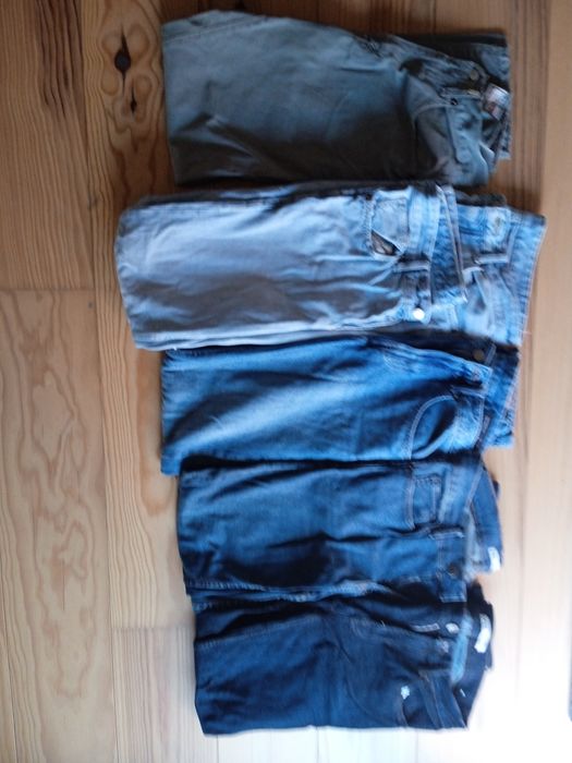 Calças de ganga da Zara, Levis e Lefties