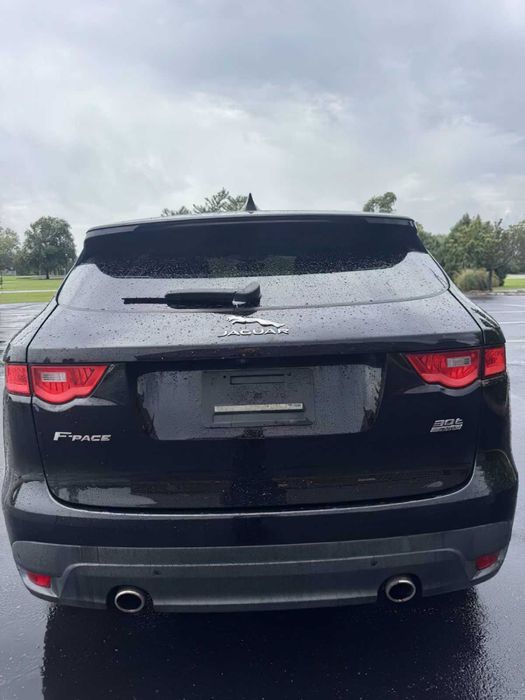 Jaguar F-PACE      2020