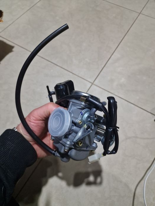 carburador para um motor de combustão interna, provavelmente para uma