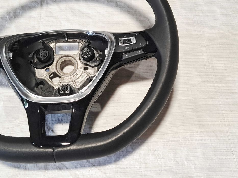 kierownica skórzana multifunkcja wielofunkcyjna vw t-roc i 1 tiguan ii 2 touran ii 2 5ta stan bdb wzorowy 5ta419091am
