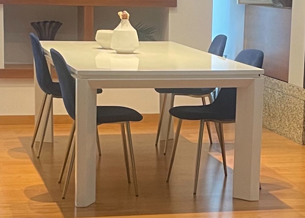 Ultima oportunidade - Mesa lacada branca com 2m20 branca