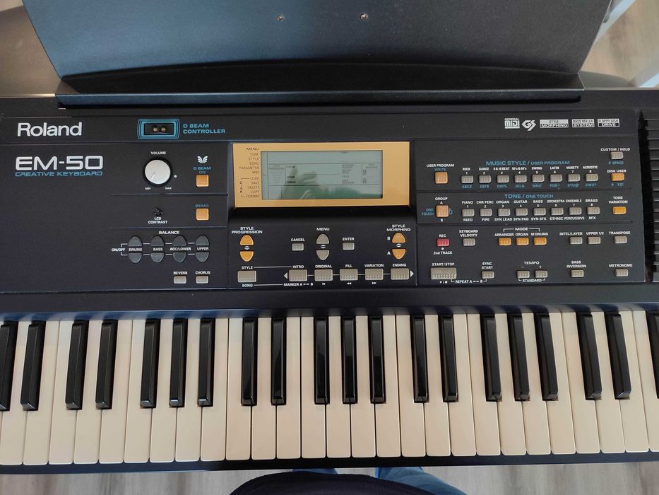 Teclado Roland EM-50