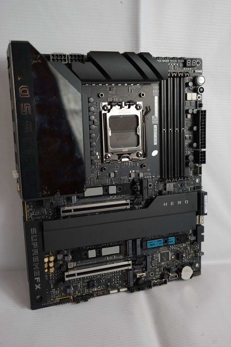 Материнська плата ASUS ROG X870E Crosshair Hero