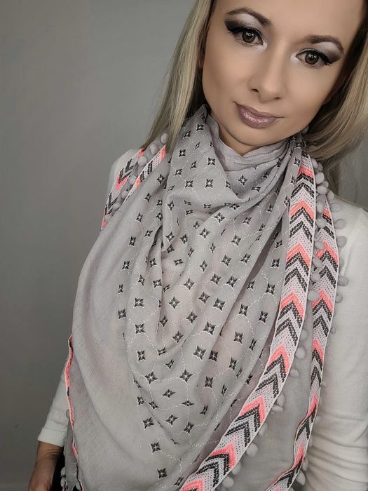 NOWY Szal chusta szalik damski wiosenny BOHO z frędzlami TU RÓŻ