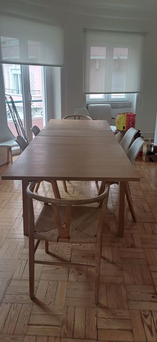 Mesa de Jantar de Madeira