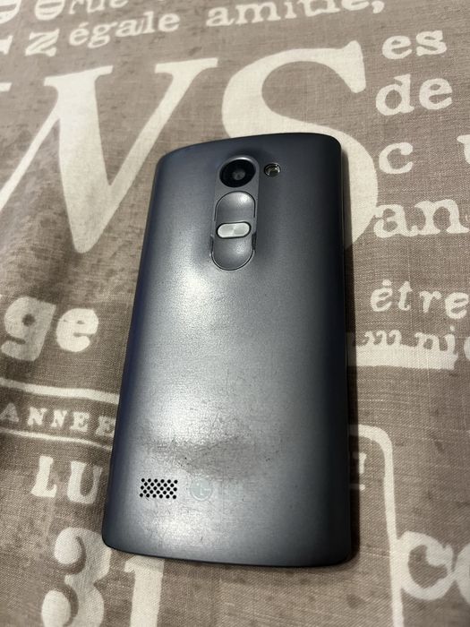 Smartfon LG-H340n uszkodzony