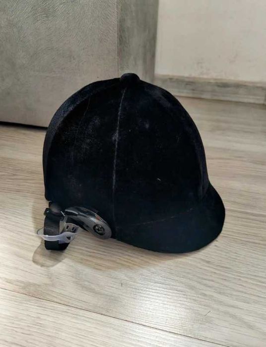 Nieużywany kask jeździecki