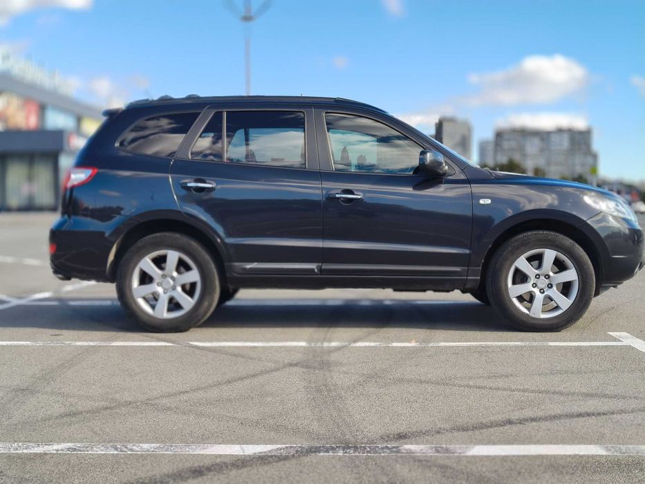 Кроссовер  Hyundai  Santa FE  в отличном состоянии
