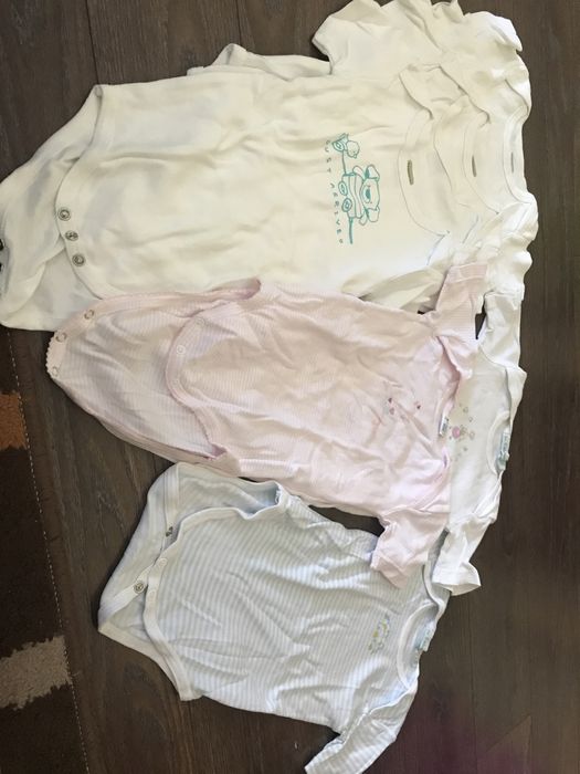 10 bodys tamanho 24M