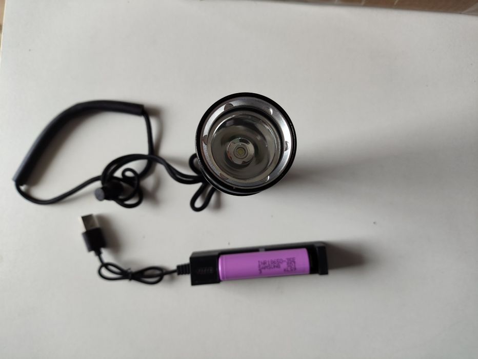 Lanterna para caça submarina, bateria Samsung 3450mAh e carregador