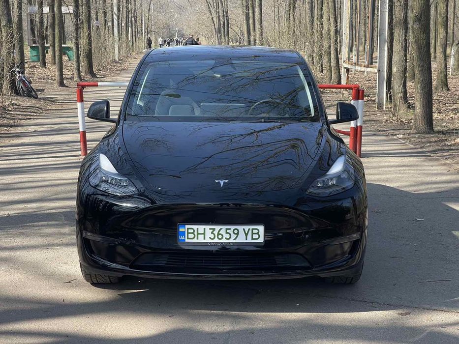 Tesla Y 2023 Long Range 82 kWh 384 k.c