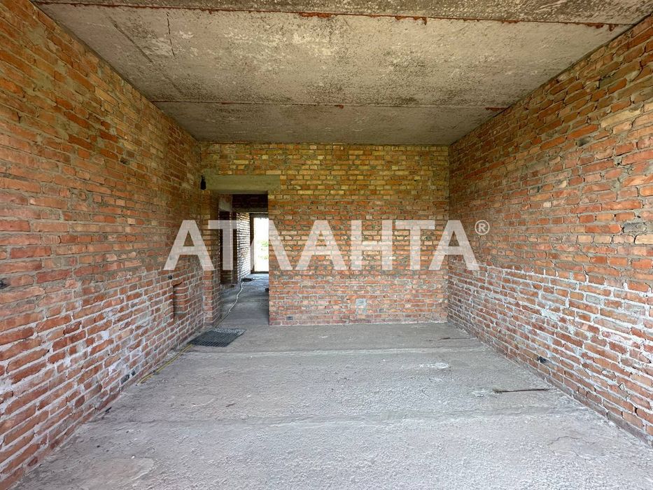 Прода окремостоячого будинку у с. Малехів на пагорбі